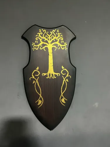 Escudo Decorativo Árvore de Gondor - Senhor dos Anéis | Arte Dourada Artesanal