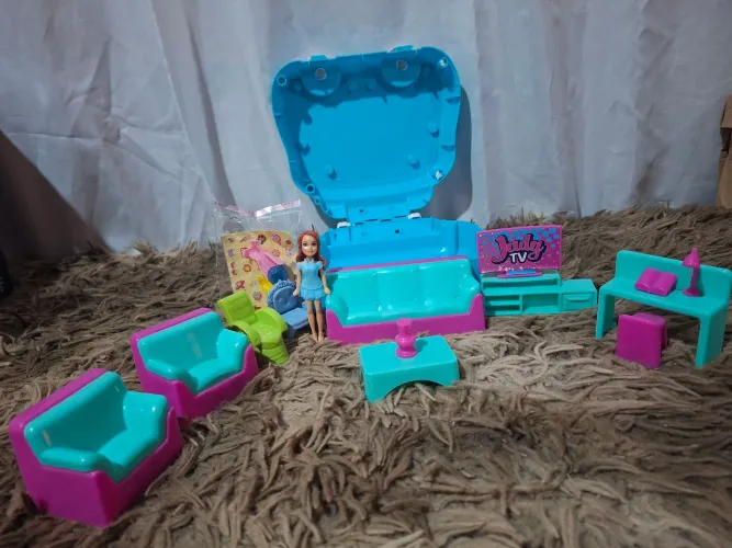 Kit Mini Boneca e Móveis