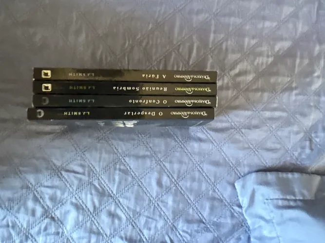 Vendo livros de the vampire diares