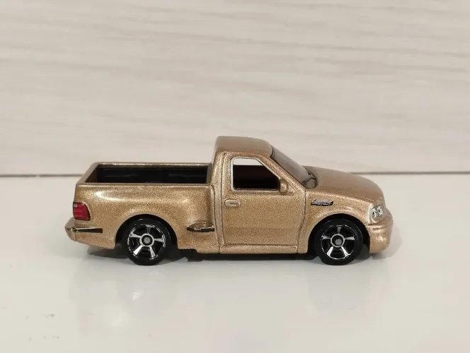 Miniatura F 150 svt lightning
