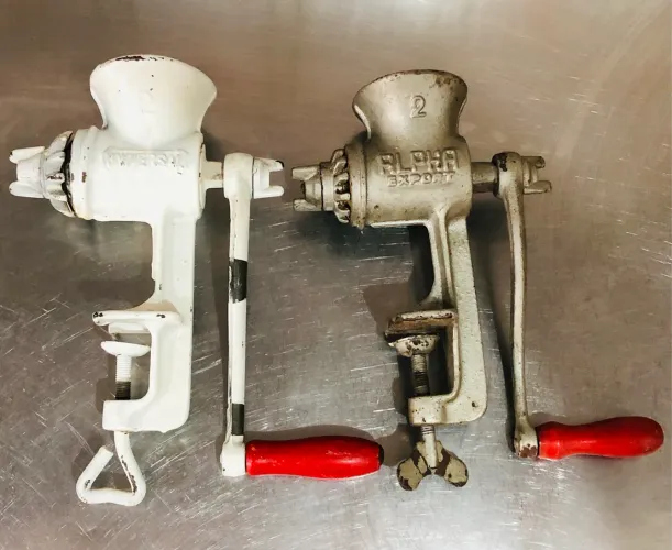 Vendo Moedor de Carne de Ferro