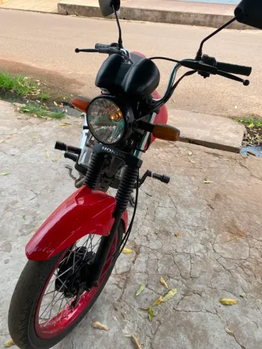 Vendo Moto titan Ks pedal
