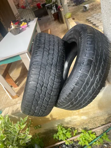 Pneus meia vida ótimo estado 215/65 R16 Michelin