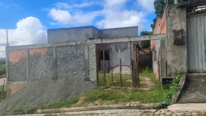 Vendo casa em contrução em fase final bem estruturada!