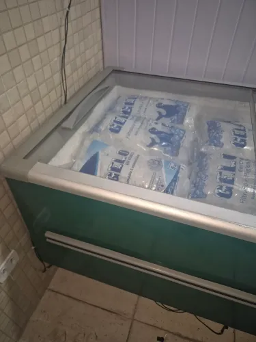 Freezer congelados com regulador semi nova 3 metro por 1 cabe 150 sacos de gelo 1000L 