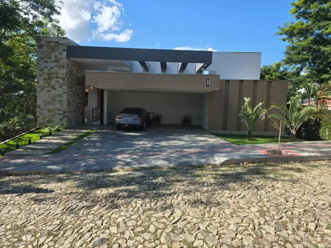 Casa em condomínio fechado com mta área verde, próximo ao centro de Santa Luzia, grande BH