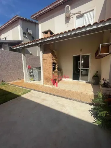 Casa em Condomínio Fechado para Alugar de 03 Quartos sendo 01 Suíte no Bairro Vila do Golf