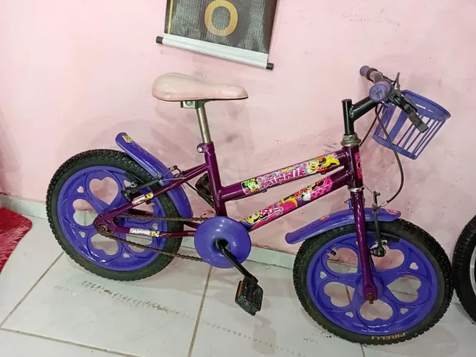 Bicicleta aro 16 novinha da minie 