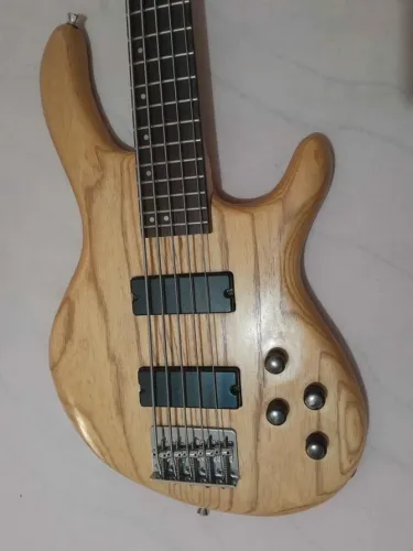 Baixo Cort Action V DLX