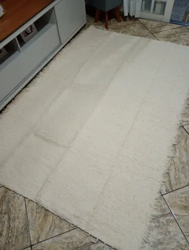 Tapete em excelente estado ,na cor palha,bem pesado