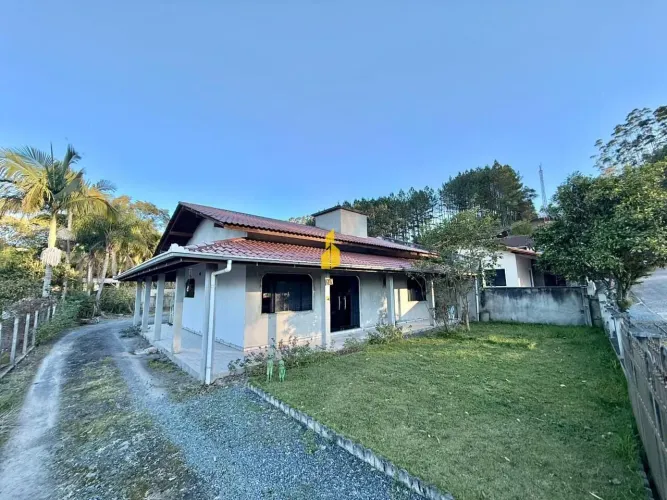 Casa À Venda no Bairro Centro na cidade de Doutor Pedrinho/SC