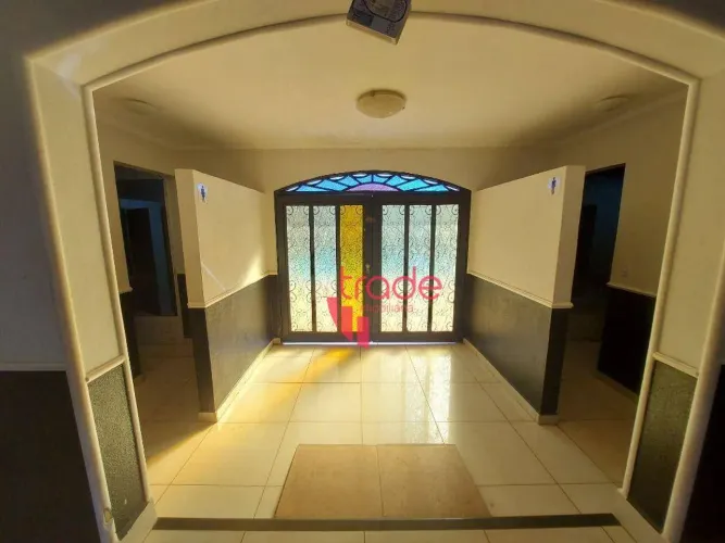 Casa Comercial para Alugar de 08 Suítes no Bairro Ribeirânia em Ribeirão Preto com Varanda