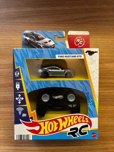 Hot Wheels RC Ford Mustang 1:64