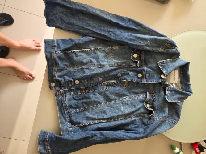 Jaqueta jeans Calvin Klein nunca usada