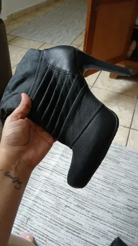 Bota de couro em excelente estado, tamanho 35/36 usava apenas 2x.