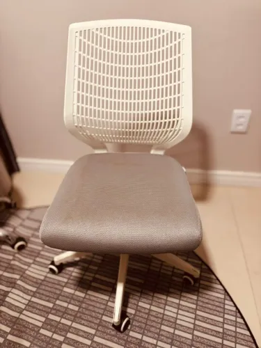 Cadeira Giratória com Encosto Reforçado