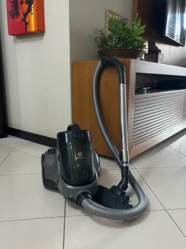 Aspirador de po Eletrolux, sem saco, com filtro EPA