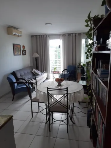 Apartamento em Canasvieiras de 2 dormitórios.