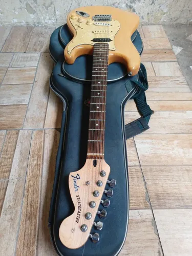 Guitarra squier standard