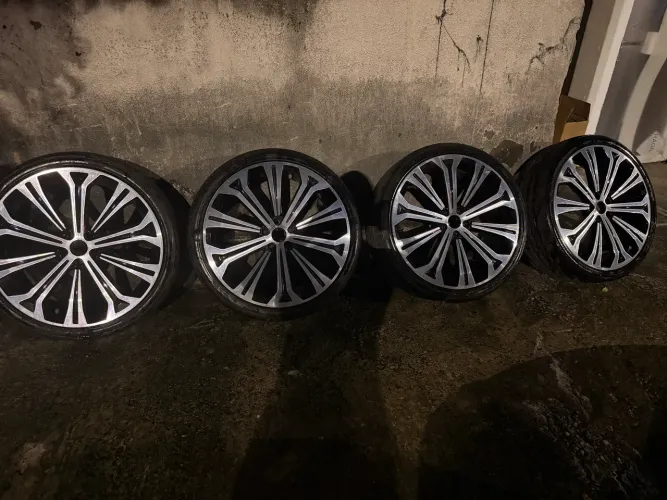 Roda Corolla aro 20 com pneus zeros