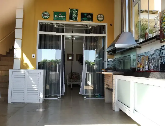 Sobrado para aluguel tem 160 metros quadrados com 3 quartos em Jardim Rio das Pedras - Cot