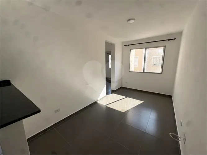 Apartamento para alugar com 2 quartos no Condomínio Parque Sicilia em Votorantim/SP.