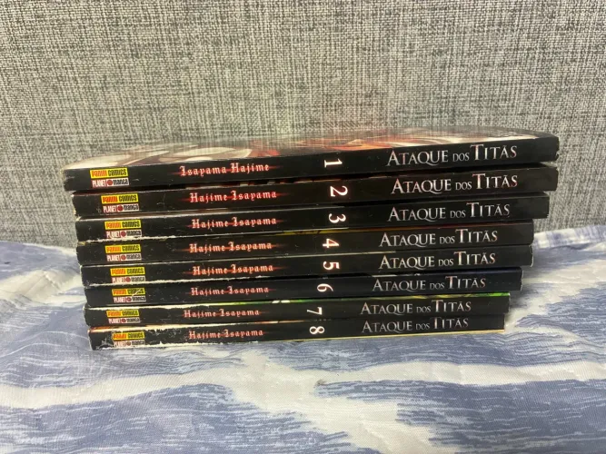 Mangá Attack on Titan volumes 1 até 8