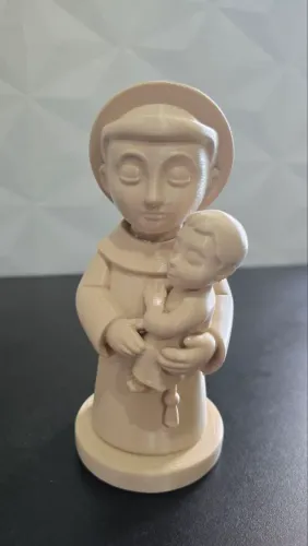 Imagem de Santo Antônio na cor bege, em PLA de alta resistência e 18 cm de altura