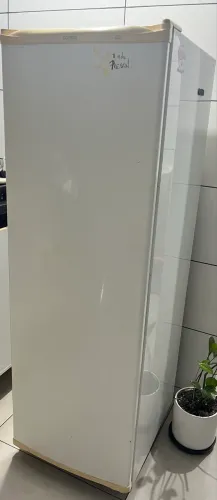Vendo geladeira antiga em ótimo funcionamento 