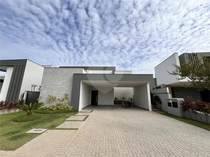 Casa à venda térrea com 3 quartos no Condomínio Alphaville Nova Esplanada em Votorantim SP