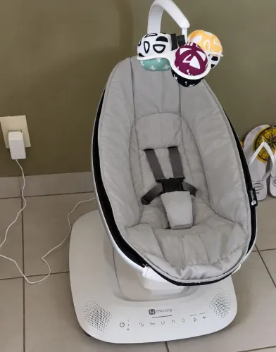 Cadeira de balanço mamaroo 4 moms