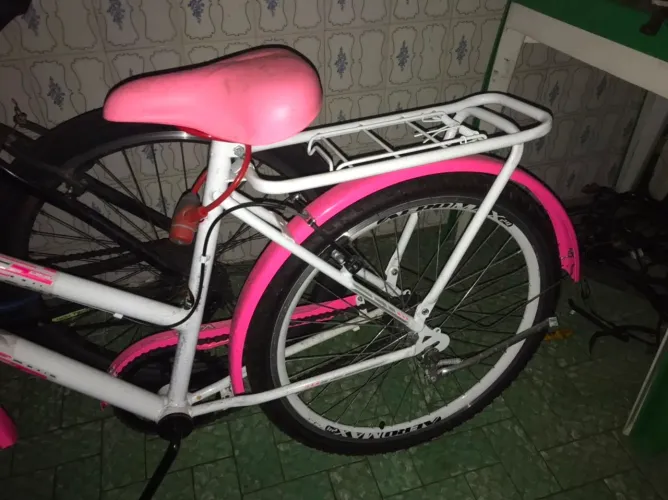 Bicicleta Aro 24 Rosa com Branco - Sem Marcha - Ótima Conservação
