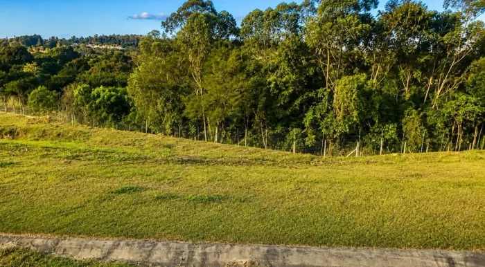 TERRENO A VENDA NO CONDOMÍNIO TERRAS DA ALVORADA - MEDEIROS - JUNDIAÍ/SP.
