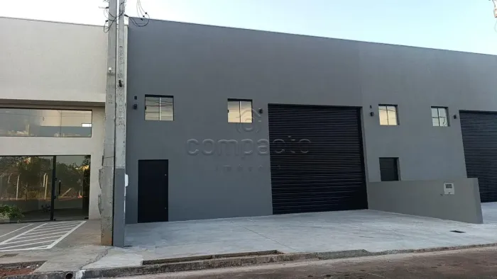 Barracão Comercial Novo | 2 Banheiros | 3 Vagas | Bairro Residencial e Empresarial Ascolo