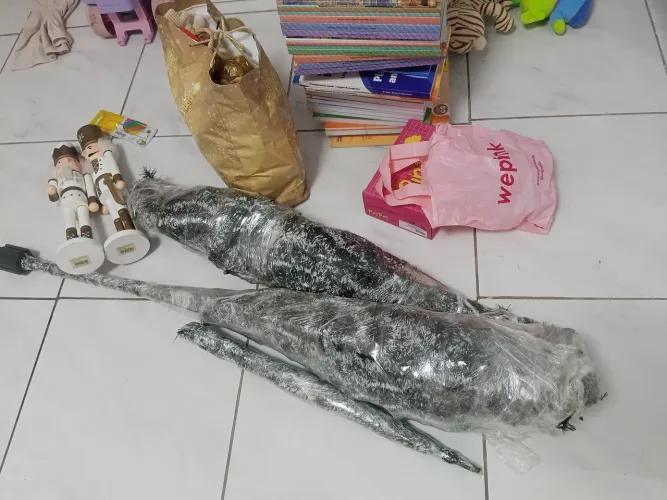 Árvore de Natal e adereços 