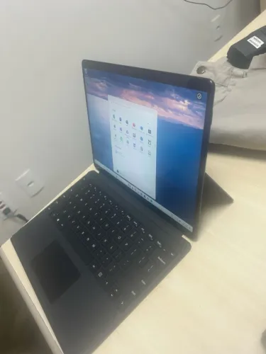 Surface Pro X LTE SQ1 8 GB ram 256 SSD excelente estado