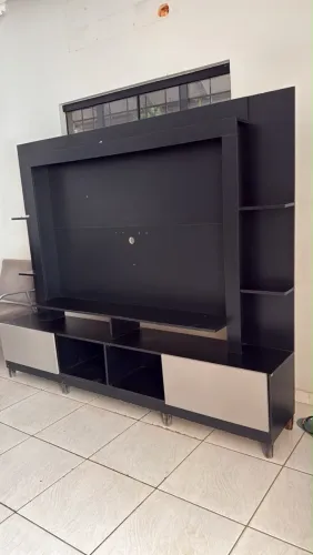 Rack ,Mesa de plástico com 6 cadeiras,Carrinho auxiliar,Aspirador de pó Electrolux e etc