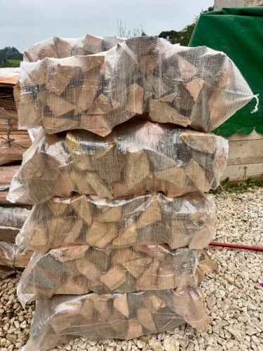 Lenha bracatinga ( saco 20kg )
