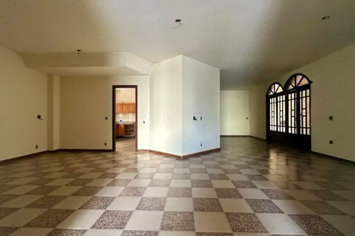 Casa à Venda - Heliópolis, 5 Quartos, 300 m2
