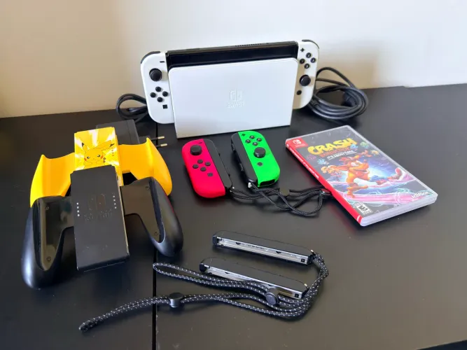 Nintendo Switch OLED branco + Joycon + Jogo