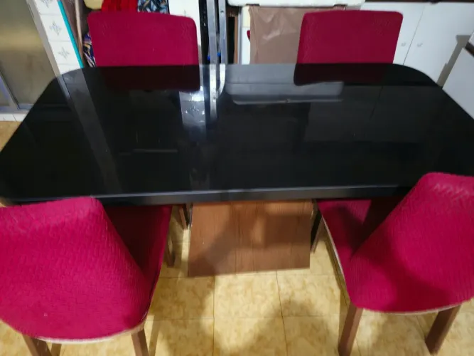 Mesa com 4 cadeiras