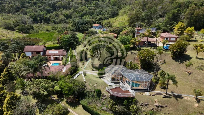 Sítio com 60.000 m², cachoeira e lazer completo em Atibaia