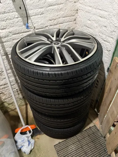 RODA E PNEU ARO 20 mercedes