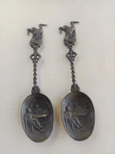 Par de Colheres Decorativas Antigas de Peltre - Holland Volendam