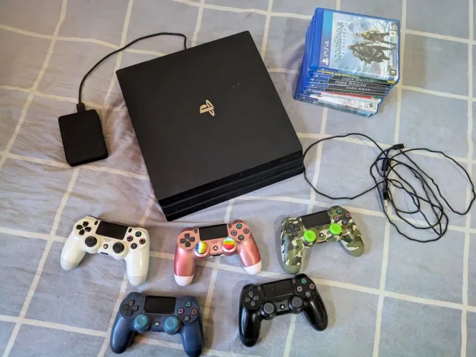 PS4 Pro 1TB + HD Externo 4TB + Controles Originais + Jogos