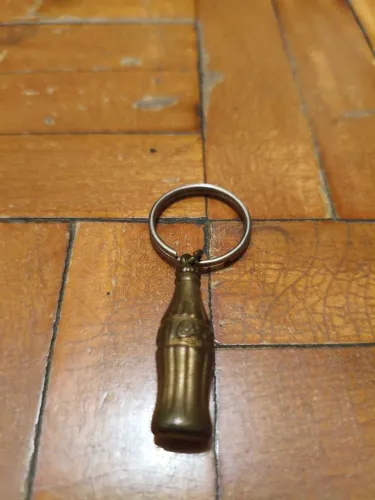 Chaveiro antigo da Coca Cola de metal dos anos 80