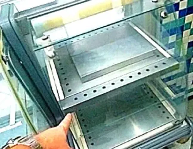 Balcão Vitrine Expositora Aquecida - 220v - 12x $125,50 no cartão de crédito