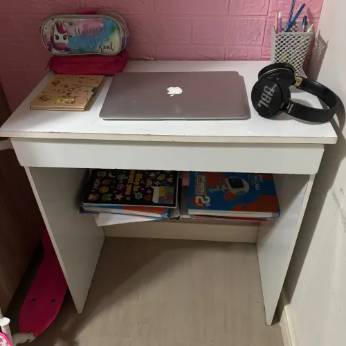 Mesa e cadeira Escritório
