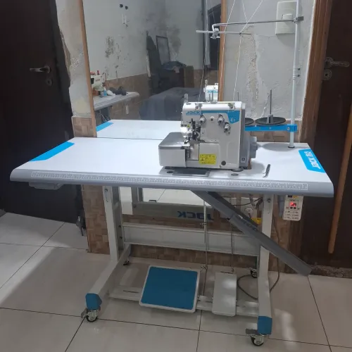Maquina overlok Jack