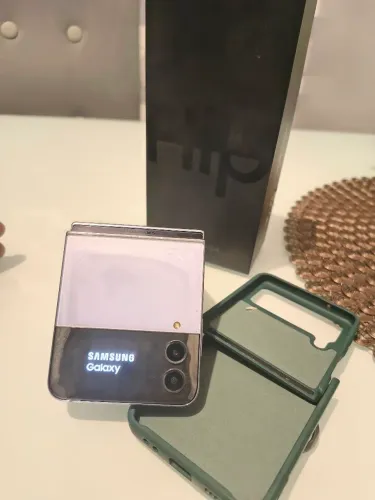 Samsung Zflip4 Tela com defeito 